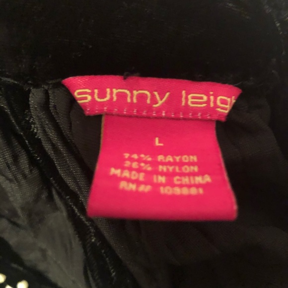 SOLD! Black Blouse With Pearl Collar, Large - Picture 4 of 4